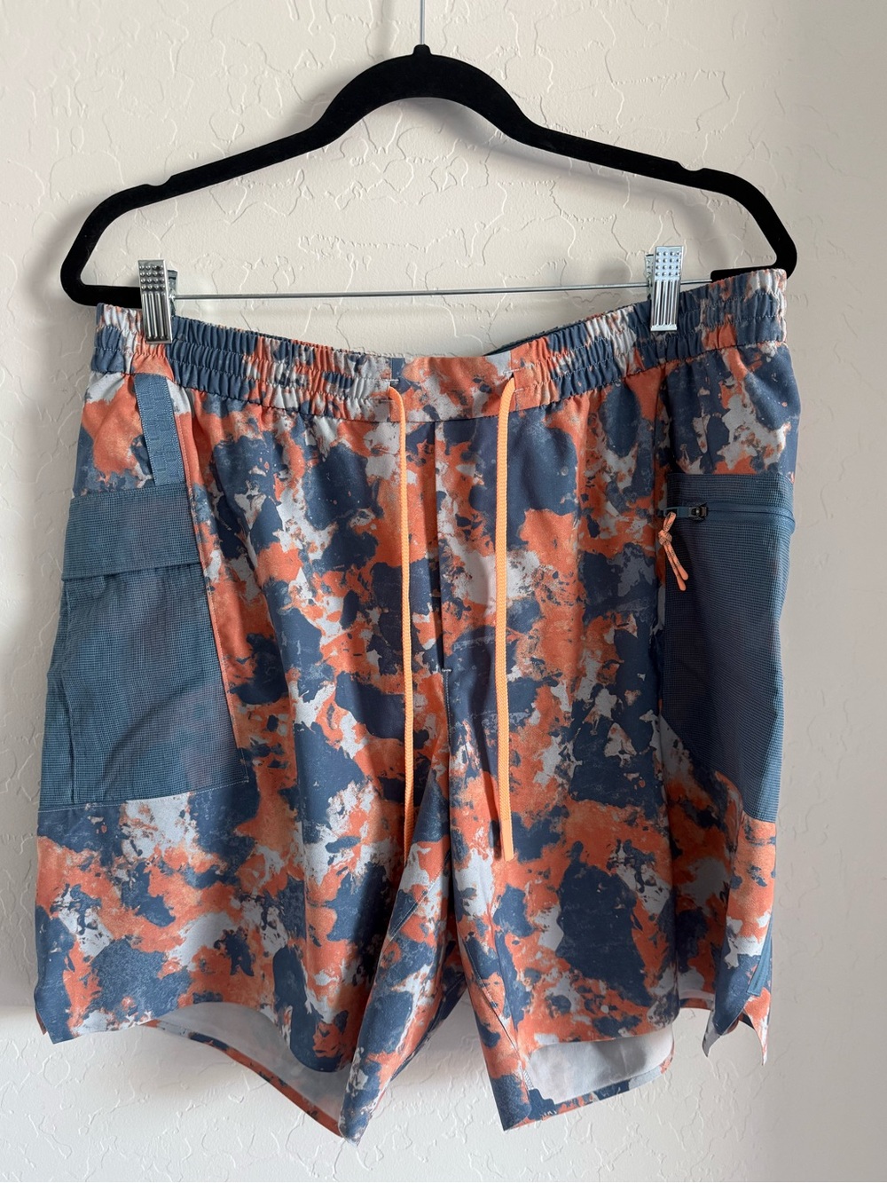 Lululemon water repellent hiking shorts size X-large